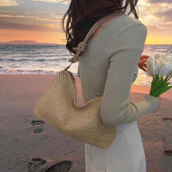 Elegant Summer Beach Tote in Woven Straw - Versatile Crossbody & Hobo Style - Picture 3 of 6